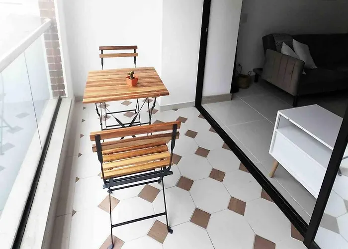 New Apto In Convenient Location With Parking