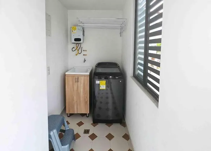 New Apto In Convenient Location With Parking
