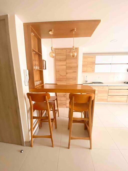 New Apto In Convenient Location With Parking Apartment