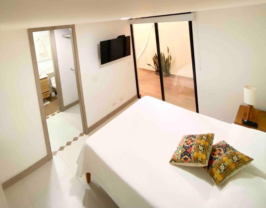 Apartment New Apto In Convenient Location With Parking *