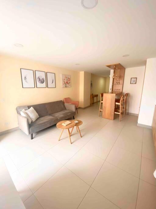 New Apto In Convenient Location With Parking
