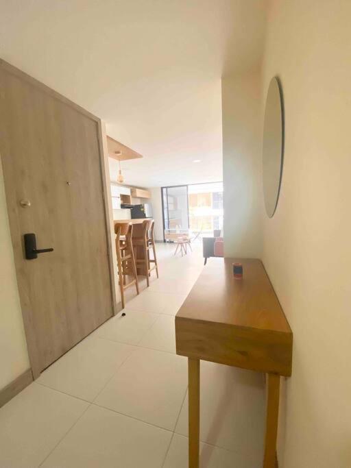 New Apto In Convenient Location With Parking *